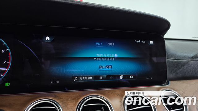 Mercedes-Benz E-Class 2023 — photo 32