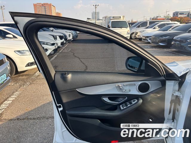 Mercedes-Benz C-Class 2018 — photo 15