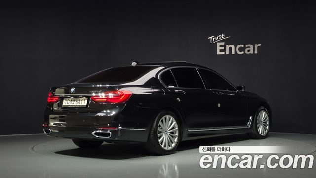 BMW 7-Series 2018 — photo 2