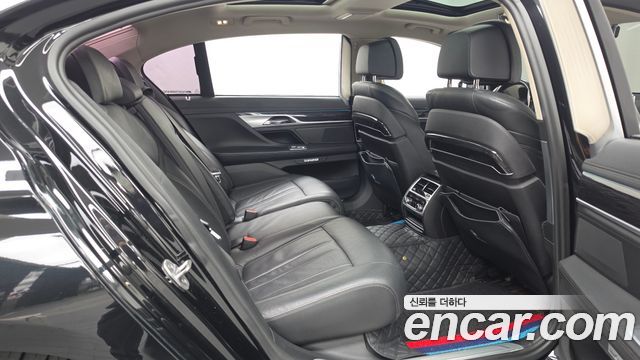 BMW 7-Series 2018 — photo 12