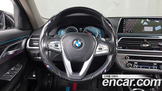 BMW 7-Series 2018 — photo 13