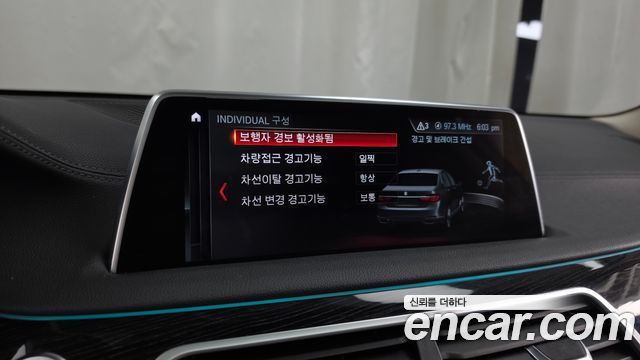 BMW 7-Series 2018 — photo 16
