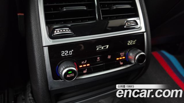 BMW 7-Series 2018 — photo 19