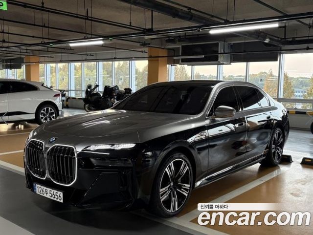 BMW 7-Series 2024 — photo 2
