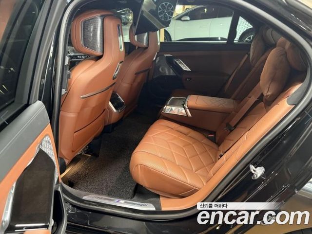 BMW 7-Series 2024 — photo 11
