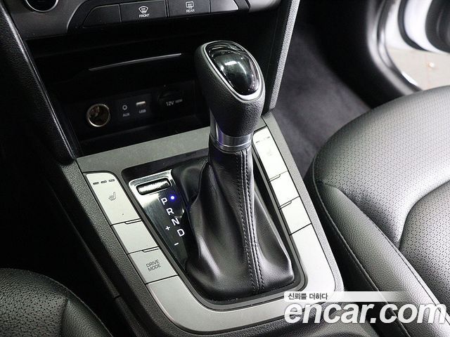 Hyundai AVANTE 2018 — photo 9