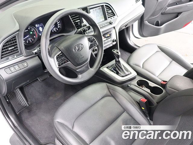 Hyundai AVANTE 2018 — photo 10