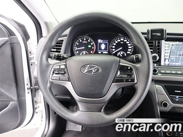 Hyundai AVANTE 2018 — photo 11
