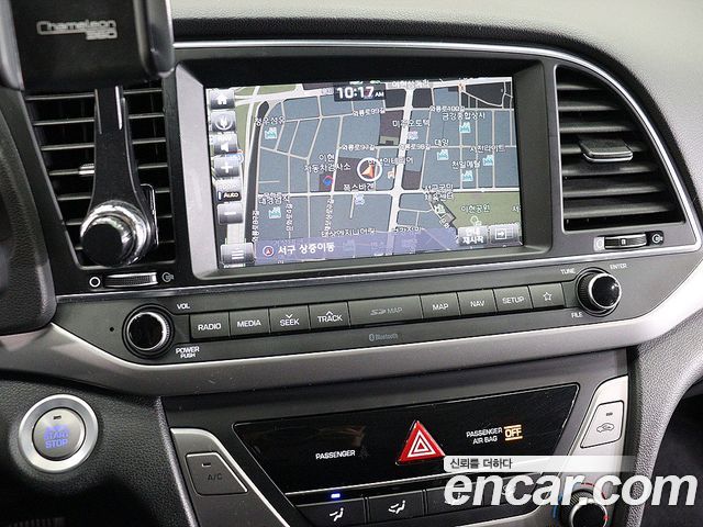 Hyundai AVANTE 2018 — photo 12