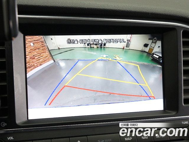 Hyundai AVANTE 2018 — photo 13