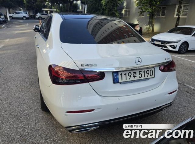 Mercedes-Benz E-Class 2023 — photo 3