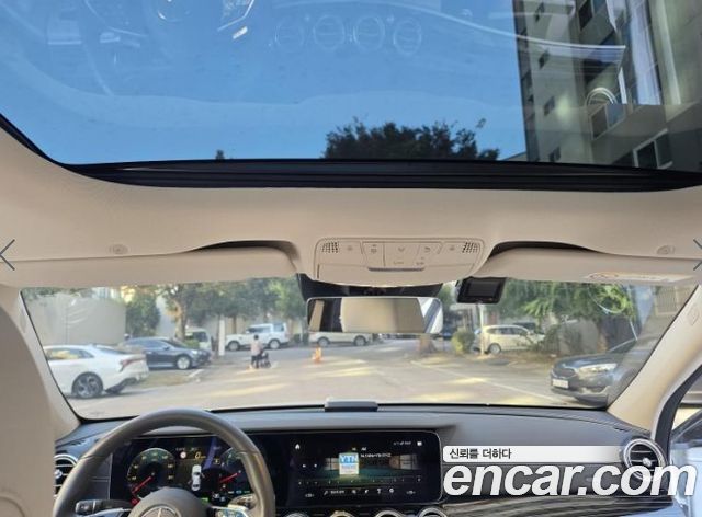 Mercedes-Benz E-Class 2023 — photo 11