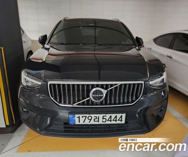 Volvo XC40 2023 — photo 3
