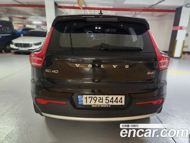 Volvo XC40 2023 — photo 4