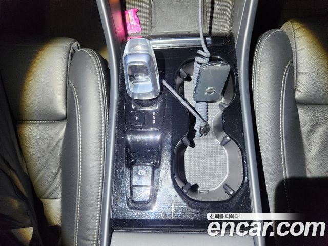 Volvo XC40 2023 — photo 9