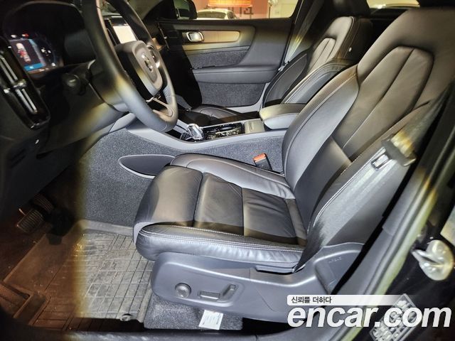 Volvo XC40 2023 — photo 10
