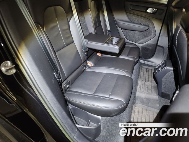 Volvo XC40 2023 — photo 12