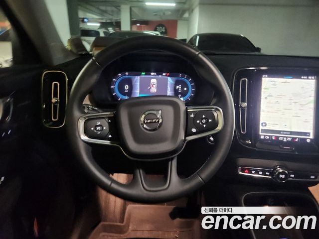 Volvo XC40 2023 — photo 13