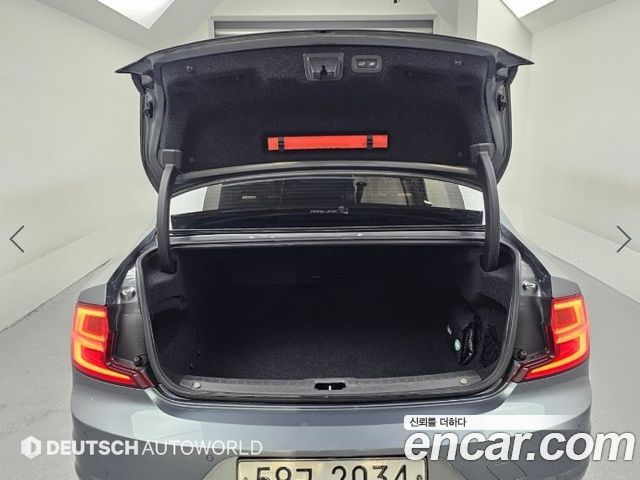 Volvo S90 2018 — photo 19