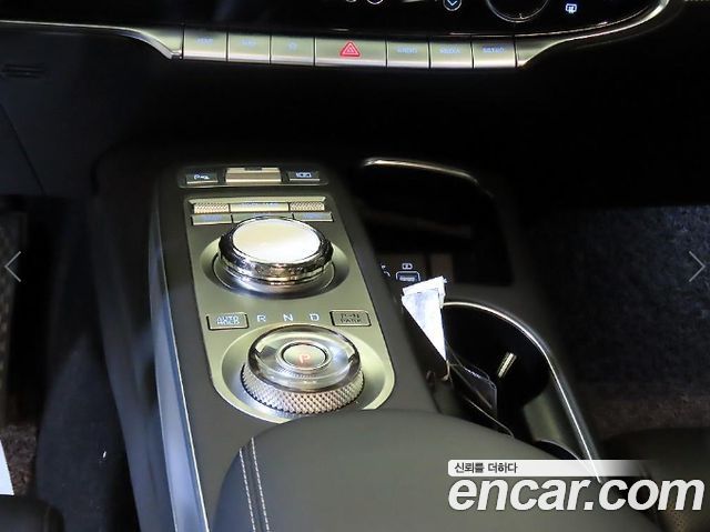 Genesis GV70 2023 — photo 11
