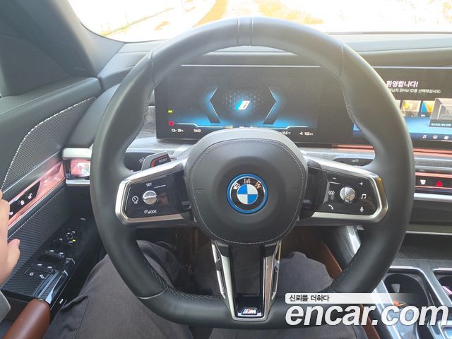 BMW i7 2024 — photo 9
