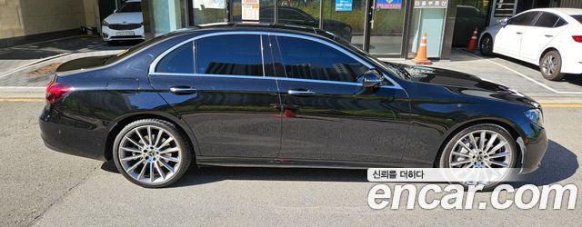Mercedes-Benz E-Class 2022 — photo 4