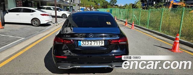 Mercedes-Benz E-Class 2022 — photo 6