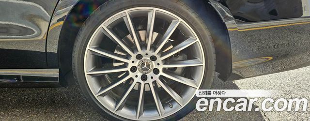 Mercedes-Benz E-Class 2022 — photo 8