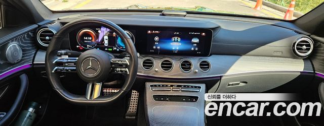 Mercedes-Benz E-Class 2022 — photo 10