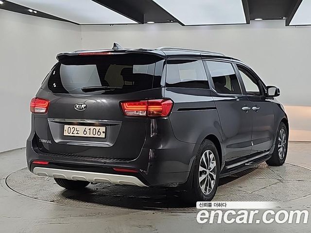 Kia Canival 2018 — photo 2