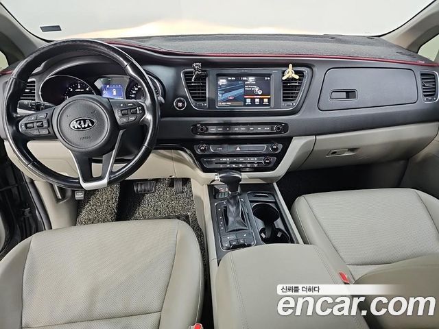 Kia Canival 2018 — photo 7