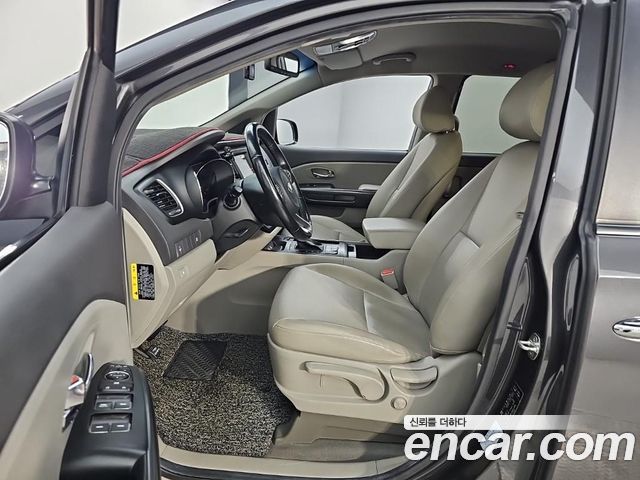 Kia Canival 2018 — photo 10