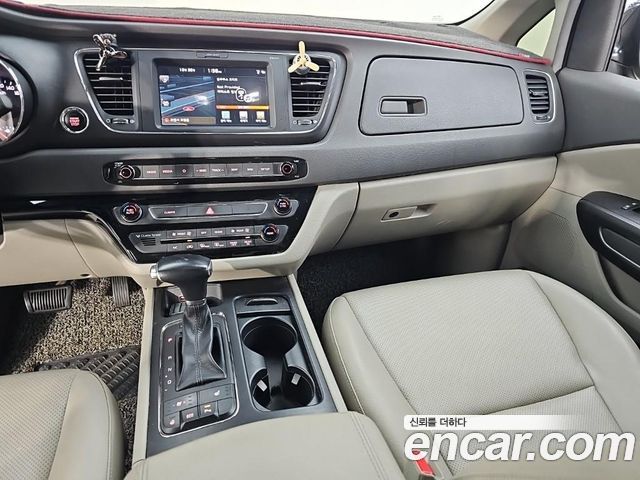 Kia Canival 2018 — photo 11