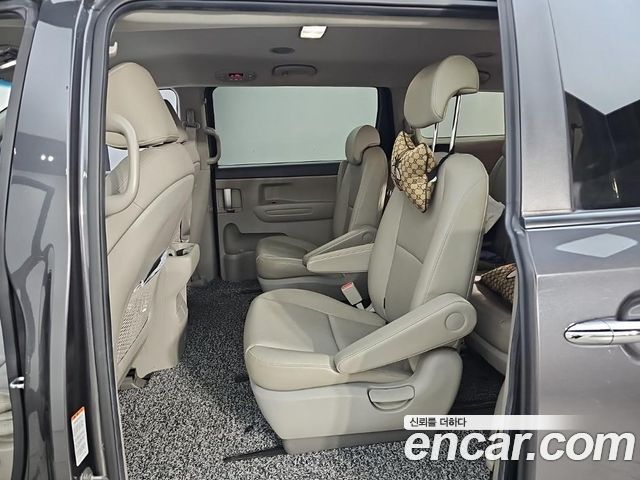 Kia Canival 2018 — photo 12
