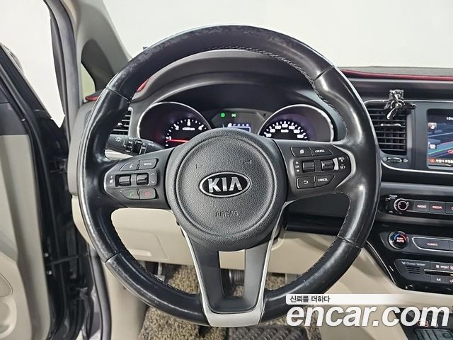 Kia Canival 2018 — photo 18