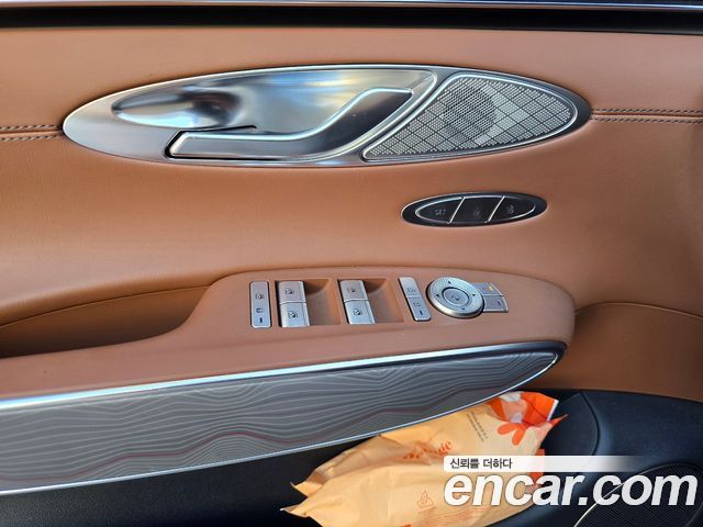 Genesis GV70 2023 — photo 14