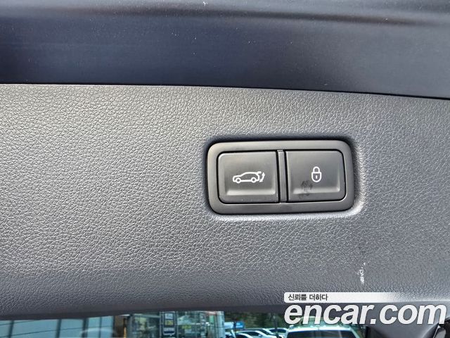 Genesis GV70 2023 — photo 17