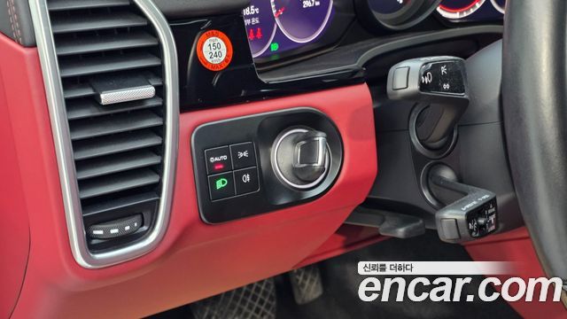 Porsche Cayenne 2022 — photo 11