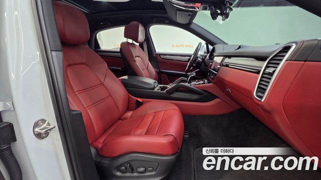 Porsche Cayenne 2022 — photo 12