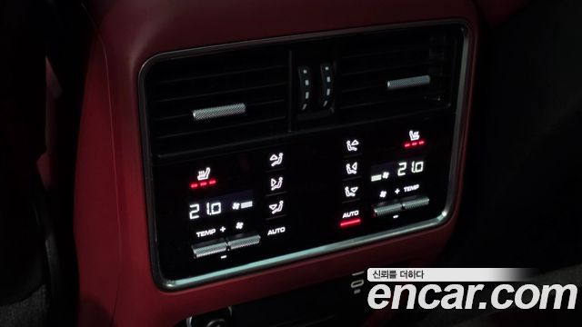 Porsche Cayenne 2022 — photo 16