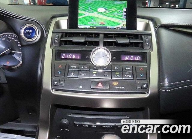 Lexus NX 2015 — photo 10