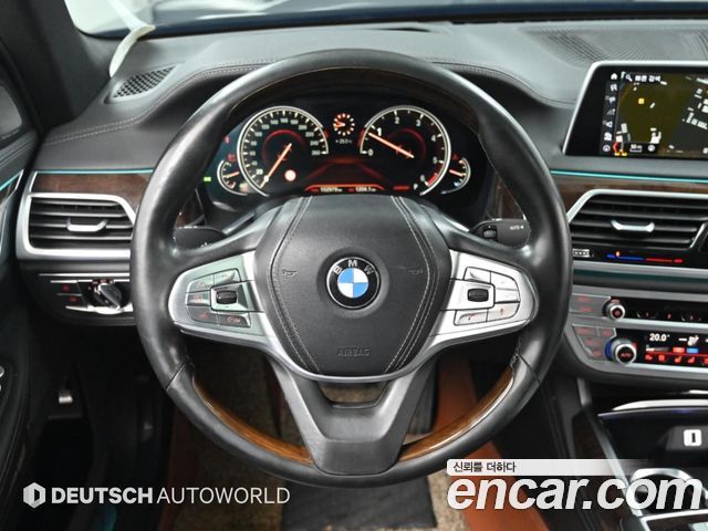 BMW 7-Series 2017 — photo 13