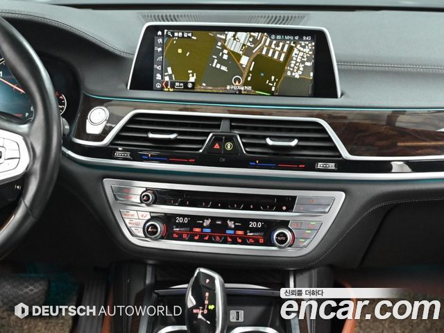 BMW 7-Series 2017 — photo 14