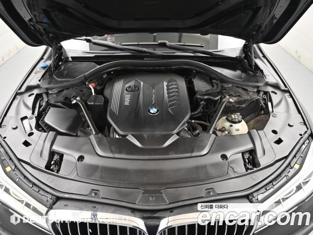 BMW 7-Series 2017 — photo 19