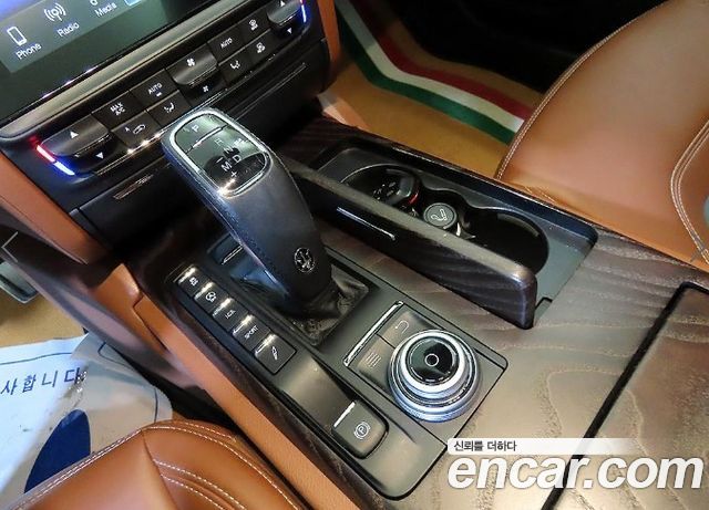 Maserati Quattroporte 2019 — photo 12