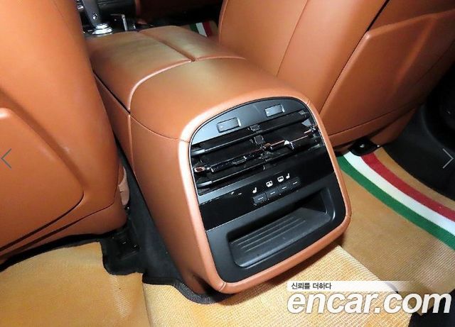 Maserati Quattroporte 2019 — photo 15