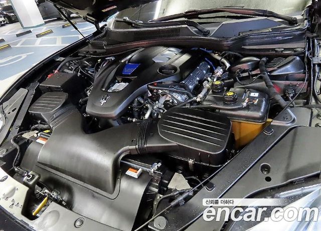 Maserati Quattroporte 2019 — photo 19