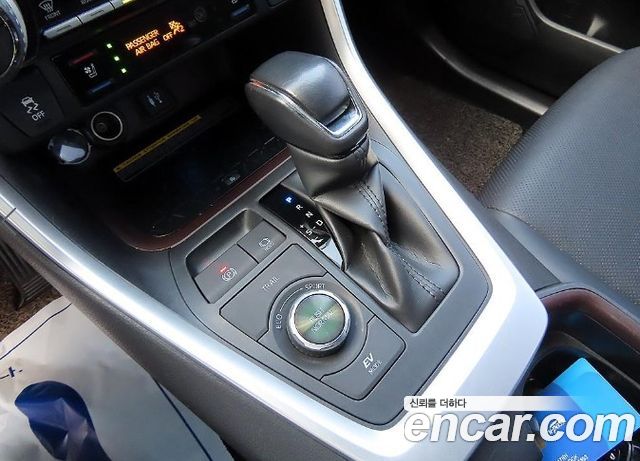 Toyota RAV4 2019 — photo 10