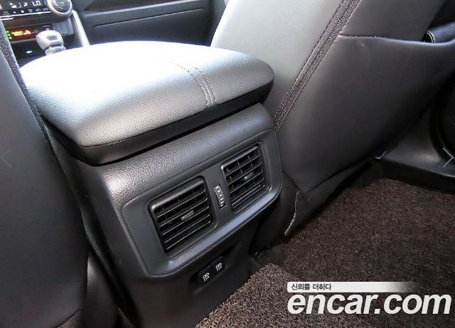 Toyota RAV4 2019 — photo 14
