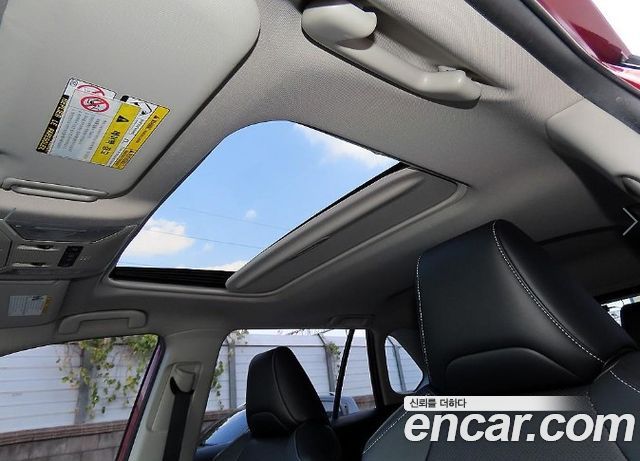 Toyota RAV4 2019 — photo 16